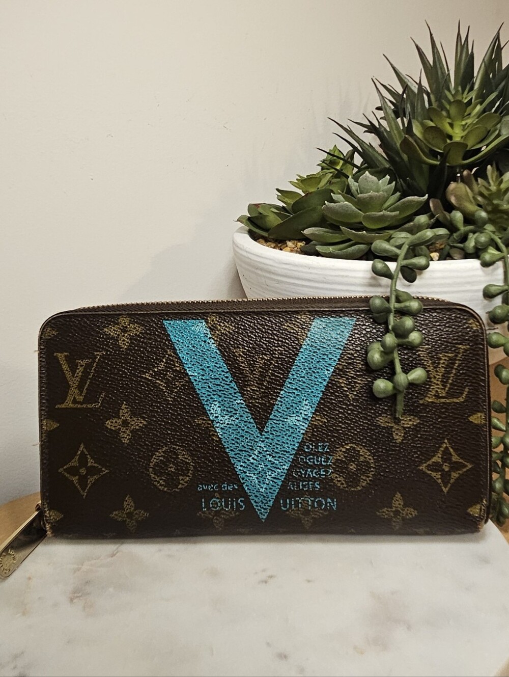 Louis Vuitton Limited Edition Monogram V Zippy Wallet in Turquoise 🩵